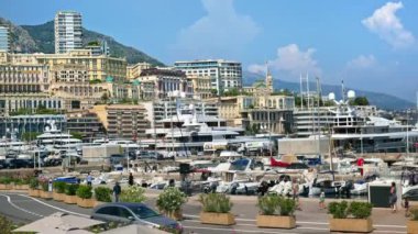 La Condamine, Monaco - 8 Eylül 2024: Monaco Marina 'ya yanaşmış teknelerin görüntüsü
