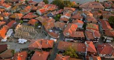 Bulgaristan 'ın Nessebar kentinin hava aracı görüntüsü gün batımında
