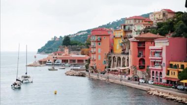 Fransız Rivierası 'ndaki Villefranche-sur-Mer kasabasının panorama manzarası