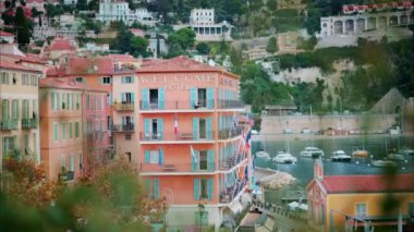 Fransız Riviera, Villefranche, Fransa 'daki sahil kasabasındaki karşılama otelinin ön görüntüsü.