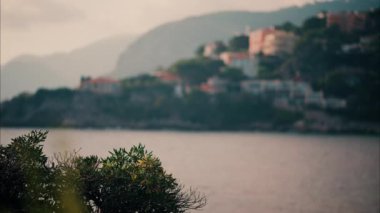 Gün batımında Fransa, Cap-d 'Ail' in uzak manzarası