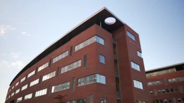 Danimarka 'nın başkenti Kopenhag' ın güney limanındaki Teglholmen adasındaki Danimarka Temyiz Kurulu binası Ankestyrelsen 'in manzarası