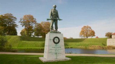 Danimarka 'nın Kopenhag kentindeki Hisar' ın girişindeki Düşmüş Heykelimiz