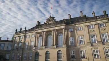 Danimarka, Kopenhag 'daki Amalienborg Sarayı Resmi Konutu' nun ön görüntüsü