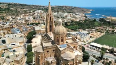 Akdeniz 'deki Malta' daki Gozo adasının insansız hava aracı görüntüsü.