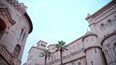 Monako Şehri, Monako - 4 Eylül 2024: Eski Şehir 'deki Adalet Sarayı cephesi