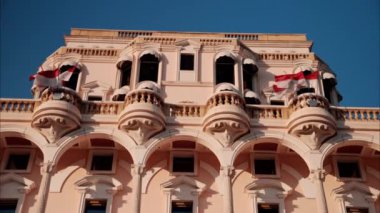Monte Carlo, Monako - 14 Ekim 2024: Gündüz vakti Hotel de Paris cephesi