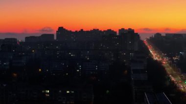 Chisinau, Moldova 'nın gün batımında hava aracı görüntüsü