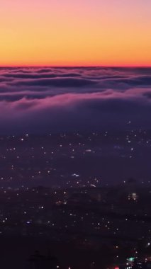 Chisinau, Moldova 'da gün batımında hava aracı görüntüsü. Dikey