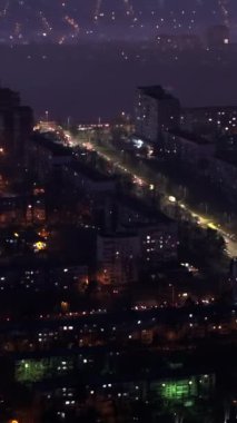 Chisinau, Moldova 'da gün batımında hava aracı görüntüsü. Dikey