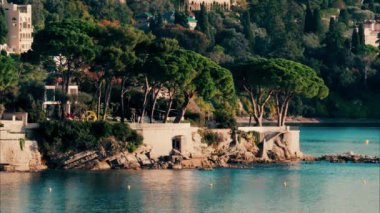 Villefranche sur Mer 'in kıyıları Fransız Rivierası' nda gün ışığında