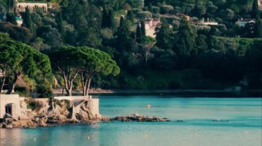 Villefranche sur Mer 'in kıyıları Fransız Rivierası' nda gün ışığında
