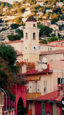 Villefranche-sur-Mer, Fransa 'daki St. Michael Kilisesi cephesi. Dikey