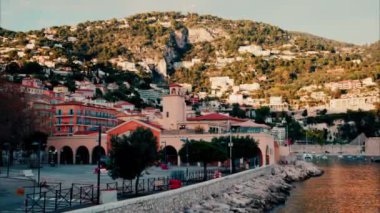 Villefranche sur Mer, Fransa - 10 Aralık 2024: Fransız Riviera 'sında deniz kenti manzarası