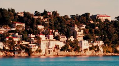 Villefranche sur Mer 'in kıyıları Fransız Rivierası' nda gün ışığında