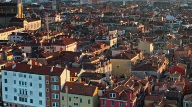 Venice City, İtalya 'daki binaların hava aracı görüntüsü