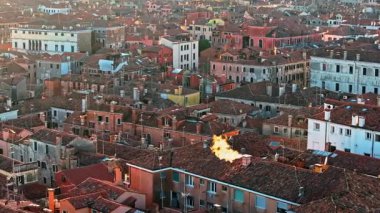 Venice City, İtalya 'daki binaların hava aracı görüntüsü