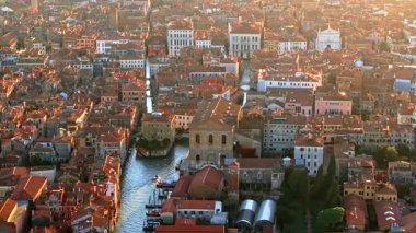 Venice City, İtalya 'daki binaların hava aracı görüntüsü