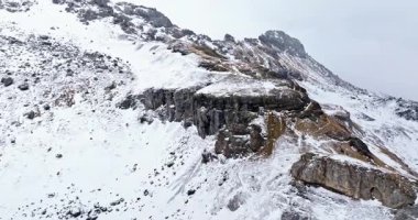 Portavescovo 'nun Arabba, İtalya' da karla kaplı hava aracı görüntüsü