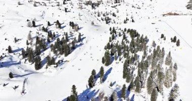 İtalya, Dolomitler 'deki Gardena Geçidi' nin insansız hava aracı görüntüsü.