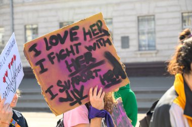Chisinau, Moldova - 8 Mart 2025: Uluslararası Kadınlar Günü 'ne adanmış feminist yürüyüş