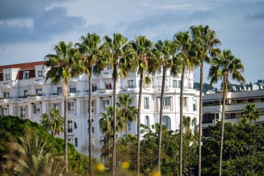 Cannes Croissette plaj manzaralı bahar sezonu