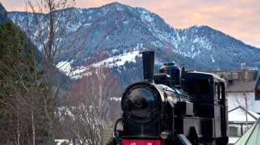 İtalya, Dolomitler 'deki Val Gardena Demiryolu' nda muhafaza edilen lokomotiflerden biri.