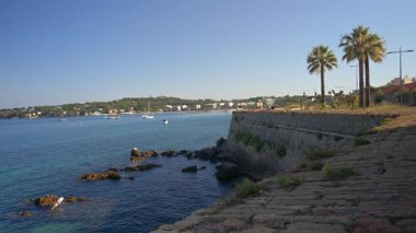 Antibes, Fransa - 13 Ağustos 2024: Deniz manzarası ve deniz manzarası
