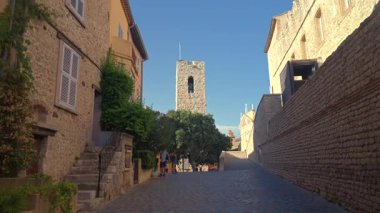 Antibes, Fransa - 13 Ağustos 2024 Picasso Müzesi 'nin cephesi