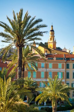 İlkbaharda Menton Köyü