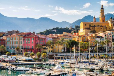 İlkbaharda Menton Köyü