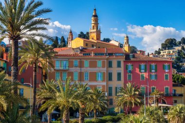 İlkbaharda Menton Köyü