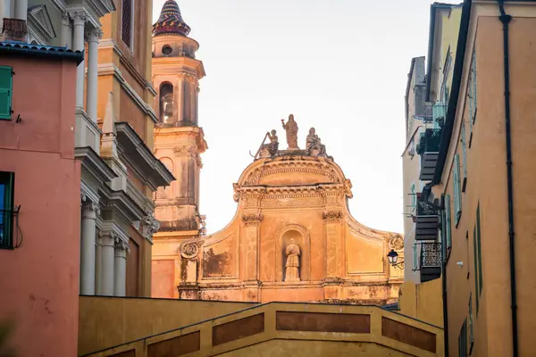 Eski Menton, Fransa 'da Köy Mimarisi cephesi