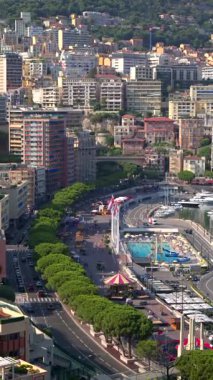 La Condamine, Monako - 25 Ağustos 2024: Rainier III Denizcilik Stadyumu spor kompleksinin havadan görünüşü. Dikey