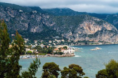 Beaulieu sur Mer, Cote D'Azure France. Gökyüzü deniz manzarası cennet gibi.