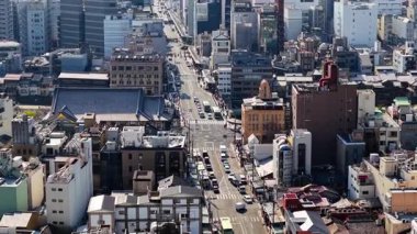 Kyoto, Japonya - 25 Nisan 2025: Gün ışığında şehrin insansız hava aracı görüntüsü