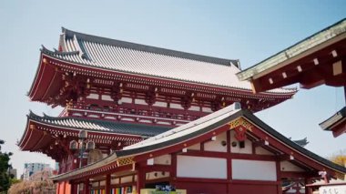Tokyo, Japonya 'daki Senso-ji Tapınağı' nın gündüz manzarası.