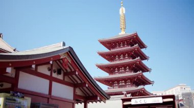 Tokyo, Japonya 'daki Senso-ji Tapınağı' nın gündüz manzarası.