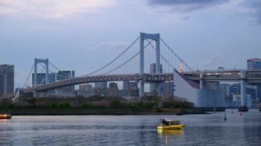 Gökkuşağı Köprüsü manzarası ve Tokyo, Japonya 'nın gökyüzü manzarası.