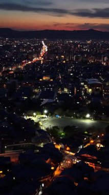 Akşamları Kyoto, Japonya 'nın hava aracı görüntüsü