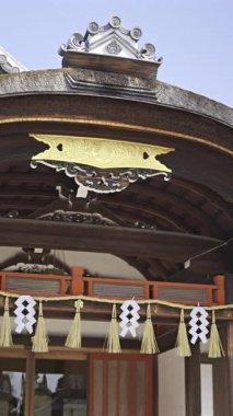 Japonya 'nın Kyoto kentindeki Fushimi Inari' nin güzel mimarisini güneşli bir günlük ziyareti sırasında keşfediyorum.