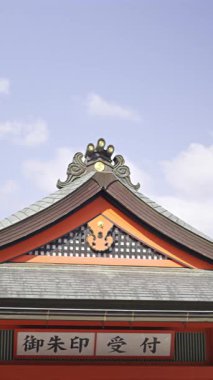 Kyoto, Japonya - 9 Nisan 2025: pul resepsiyon binasını yakın çekim. Tercümesi: 