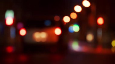 Akşamları şehir ışıklarının bulanık görüntüsü. Tokyo, Japonya