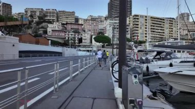 La Condamine, Monaco - 8 Temmuz 2025: Gemiler Hercule Limanı 'na yanaştı