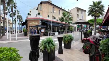 Monako Şehri, Monako - 8 Temmuz 2025: Gündüz vakti şehrin sokaklarında bir gezinti