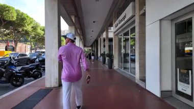 Monako Şehri, Monako - 8 Temmuz 2025: Gündüz vakti şehrin sokaklarında bir gezinti