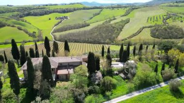 İtalya 'nın orta kesimindeki Tuscany' deki Valdorcia bölgesinin insansız hava aracı görüntüsü