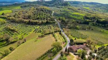 İtalya 'nın orta kesimindeki Tuscany' deki Valdorcia bölgesinin insansız hava aracı görüntüsü
