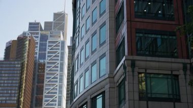 Londra 'nın Skyline' ında Gherkin, Leadenhall Binası ve açık gökyüzü altındaki diğer modern gökdelenler yer almaktadır.