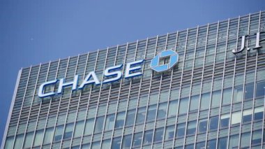 Londra, İngiltere - 16 Mayıs 2025: Yüksek Chase ve JPMorgan merkez binası yansıtıcı cam pencereli